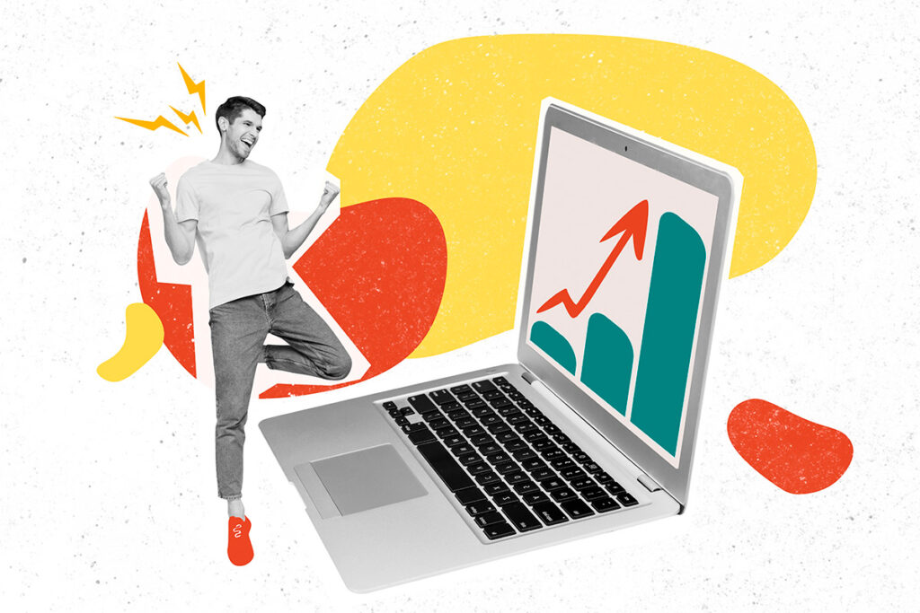 uomo che gioisce davanti al computer